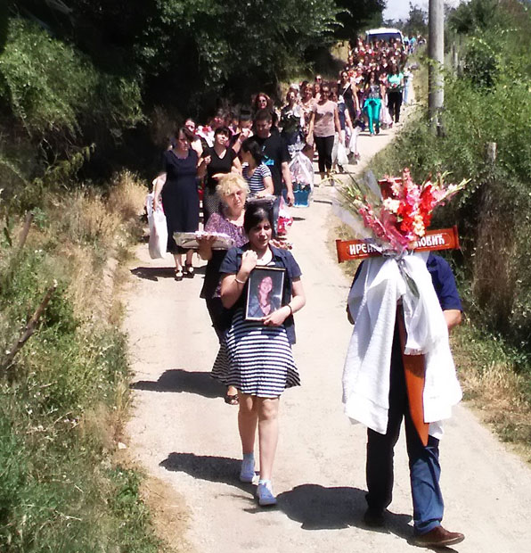 Сахрањена Ирена Цветковић: Супруг је шест пута убо сечивом у леђа, покушавала је да побегне!